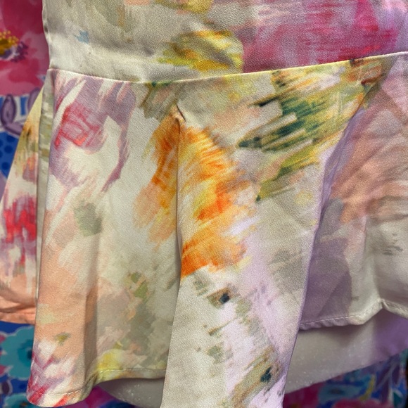 💕3 for $20💕 Floral Blouse with waist ruffle - Picture 4 of 7